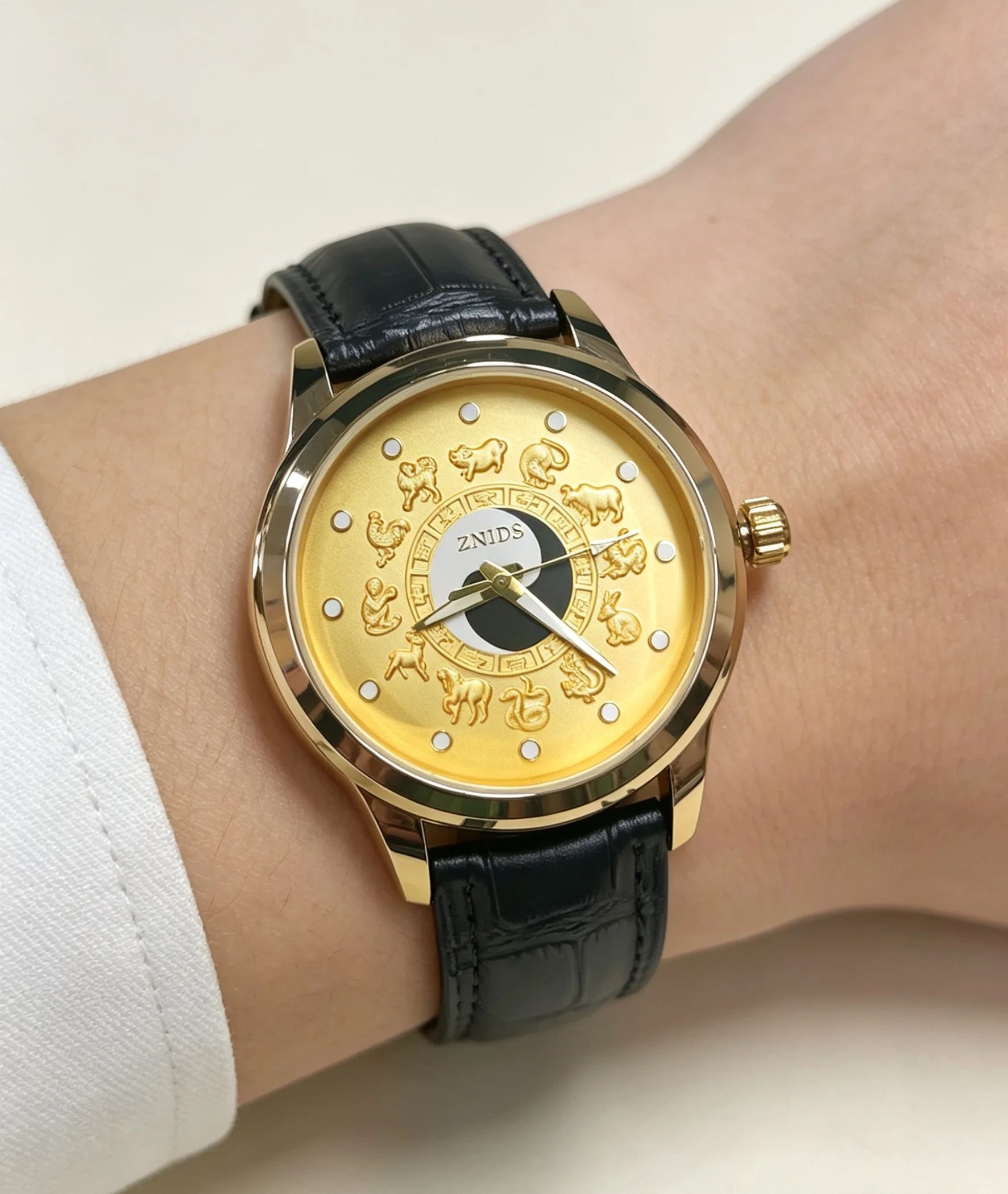 New Stylish Business Casual Men's Watch with Unique Design, Quartz Movement, Chinese Zodiac and Tai Chi Pattern Dial, Round Case, Leather Strap, Fashionable Casual Style, Suitable for Men Who Love Traditional Culture and Personalized Style