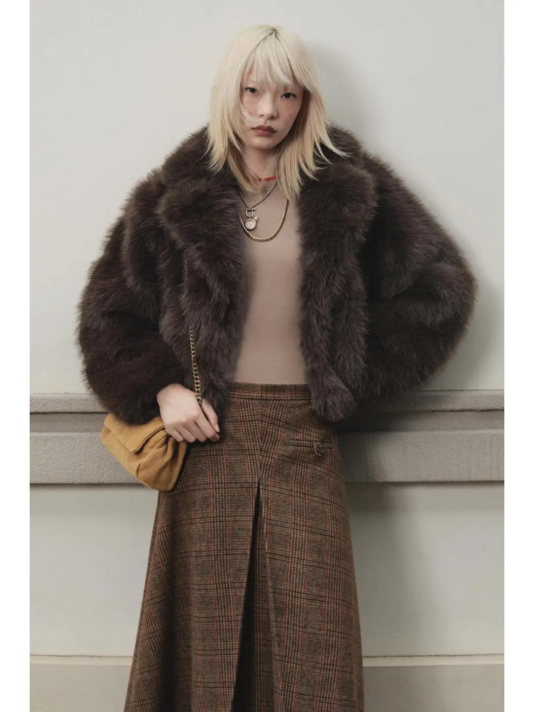 

Metallic Clasp Closure Long Sve Artificial Fur Effect Coat Ele Sle Fitted Design ort Length No Hat Included