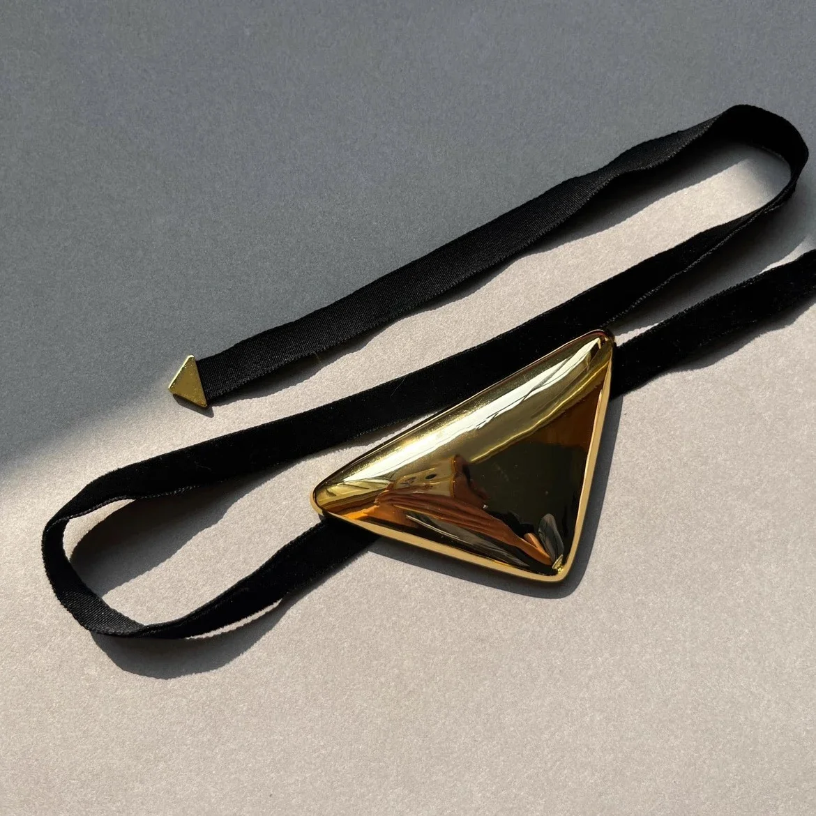 

Top Quality Brand Golden Large Triangle Black Velvet Smooth Necklace Women Designer Jewelry Trend