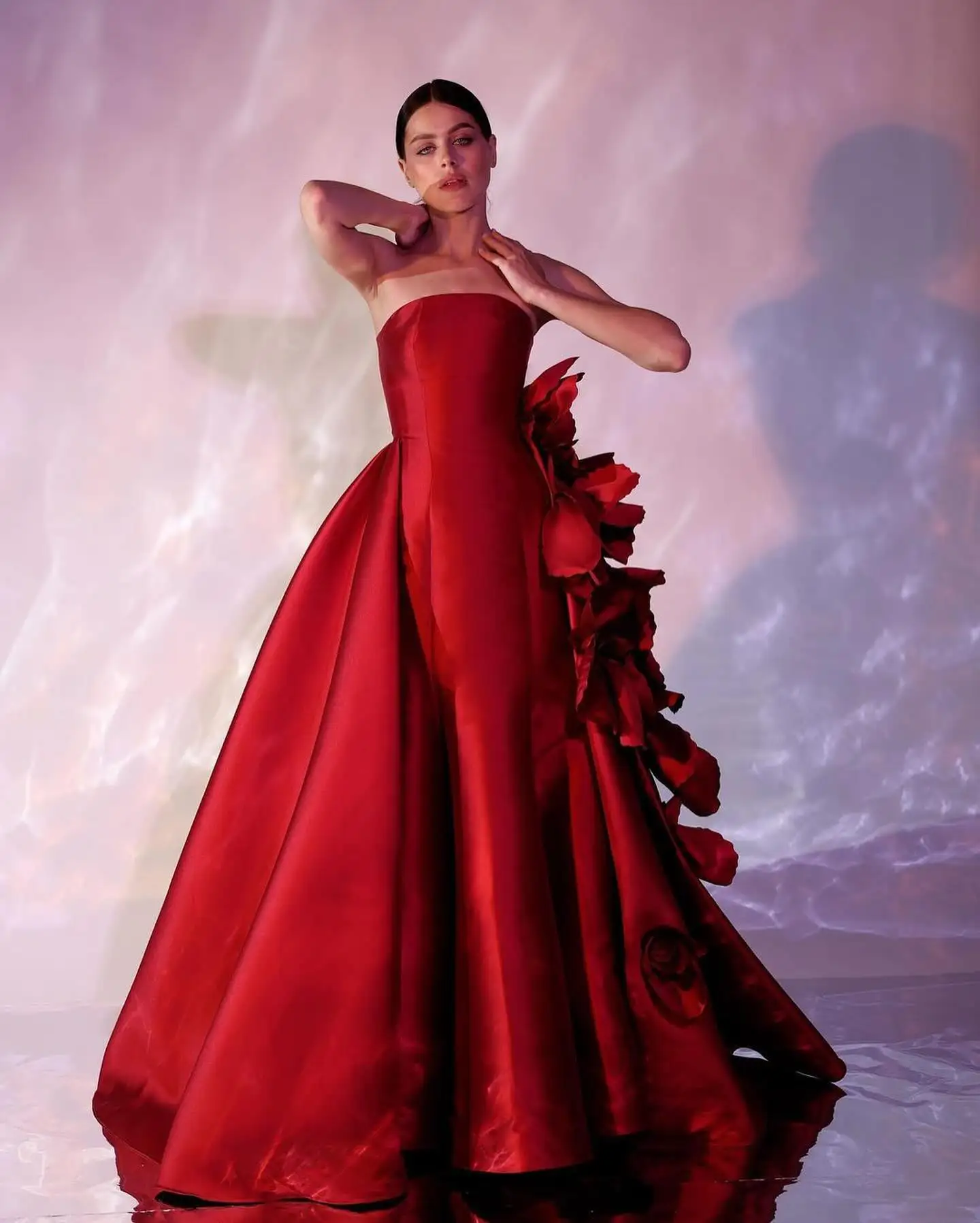 

Customized Classic Mermaid Strapless Flowers Panel Train Evening Dress Elegant Satin Pleats Chapel Train Burgundy Robe de soirée