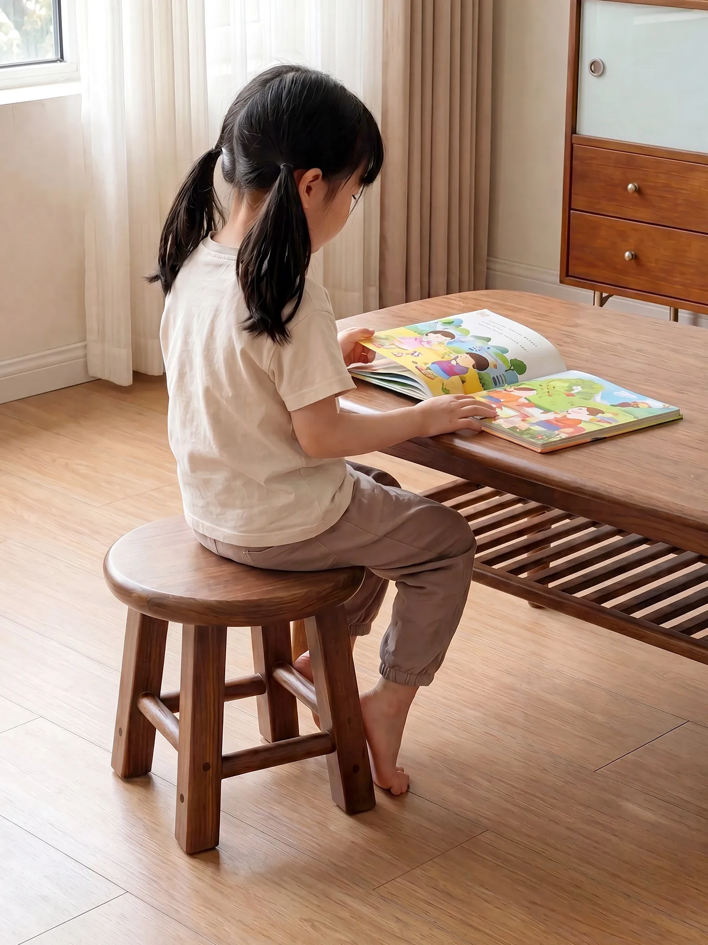 耐久性のある子供用小さなスツール丸型木製スツール滑り止めリビングルーム家庭用スツールコンパクトサイズ低高スツール