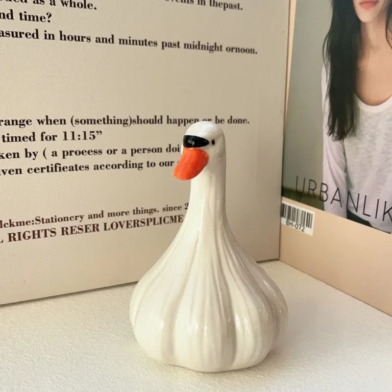 

Buddhist Creative Gift Cute Duck Healing Desktop Office Decompression Ceramic Duck Ornaments Living Room Decoration Home Decor