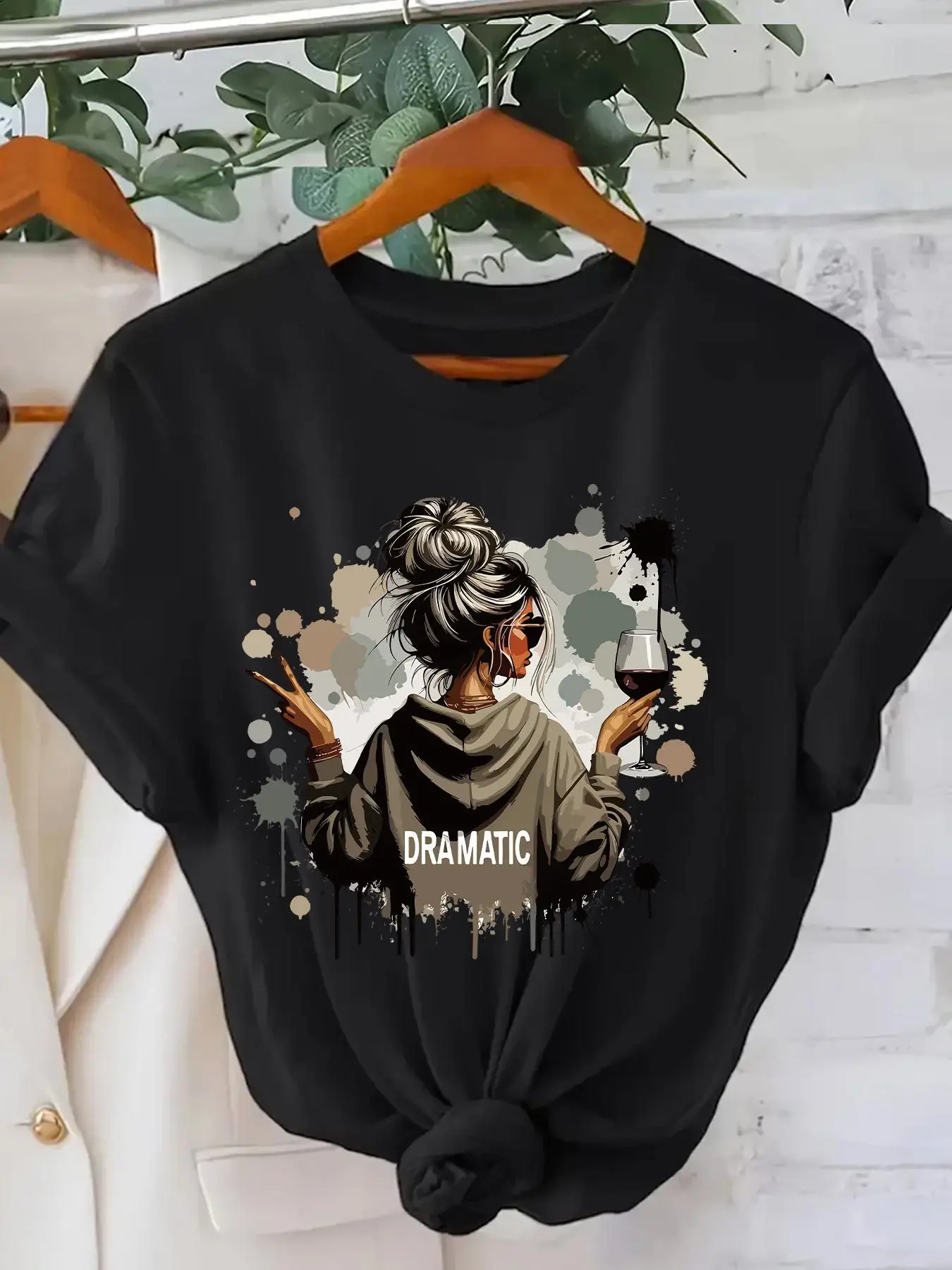 

Повседневная повседневная комбинированная женская стильная футболка с короткими рукавами и удобным вырезом с модным принтом и принтом