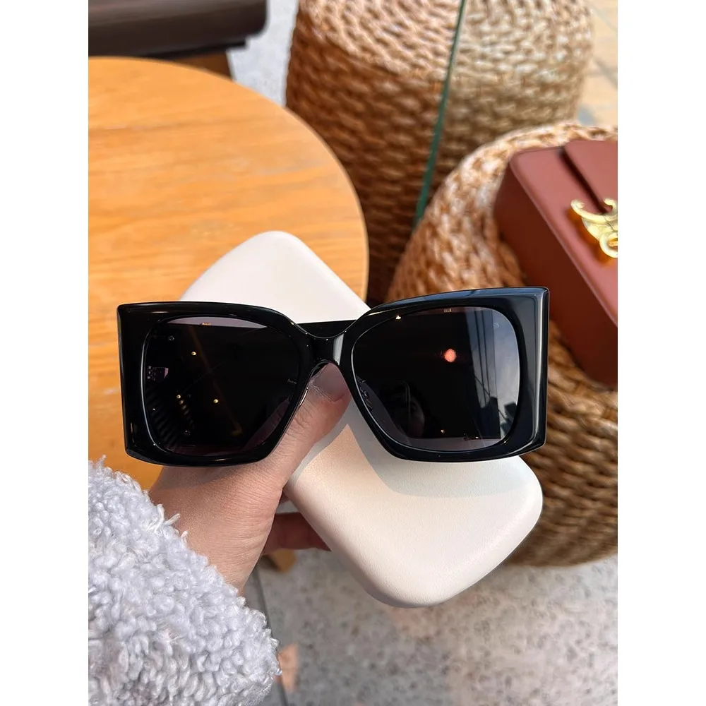 

Tide big frame black super wide legs personality super cool sunglasses women slimming new motocross sunglasses goggles