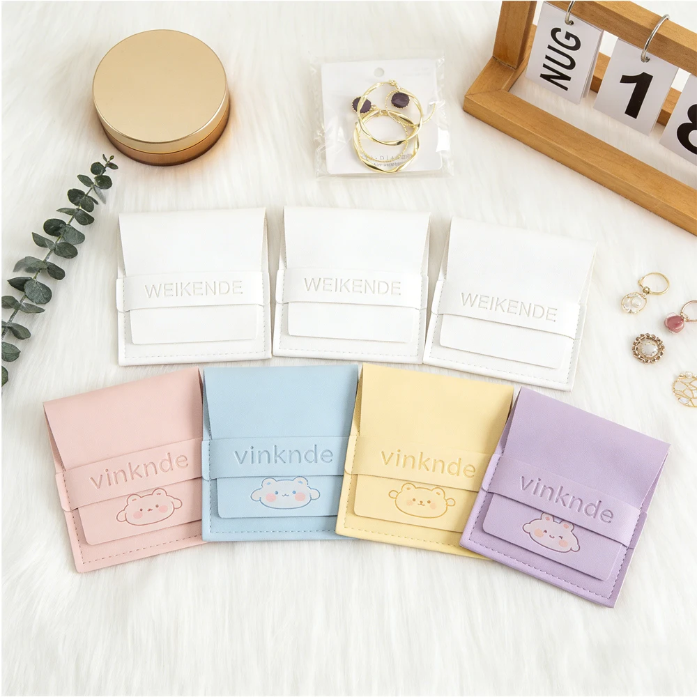 

50/100 шт. персонализированных белых кожаных мешочков из ПУ с логотипом, 8x8 см, для ювелирных изделий, косметики, подарков, пылезащитных мешочков, свадебных сувениров, подарочных пакетов