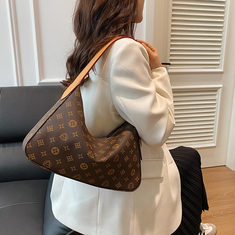 

Elegant High-End Leather Handbag Vintage Design Large Capacity For Women Casual Business And Commuter Use