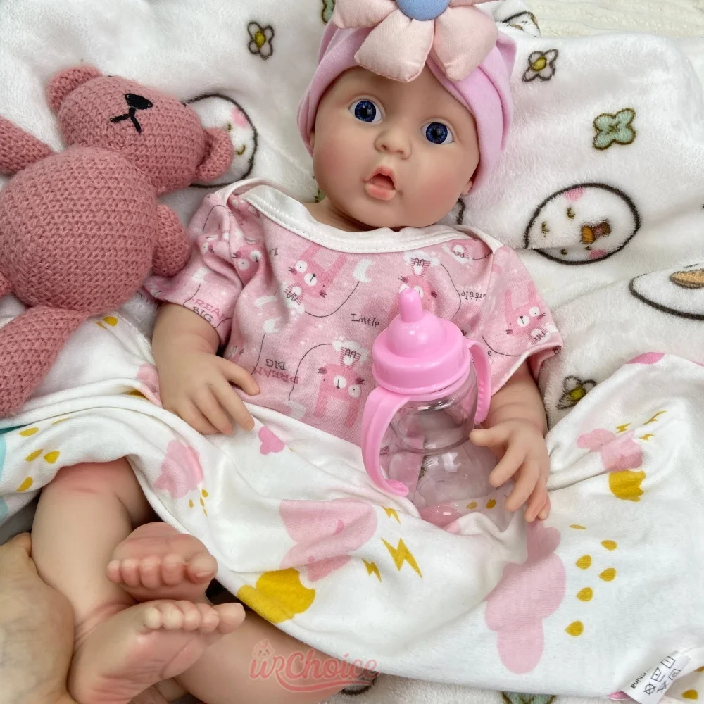 Lifelike Open Eyes Silicone Reborn Doll 42cm Full Soft Body Realistic Weighted Real-Feel Newborn Doll for Expectant Mother