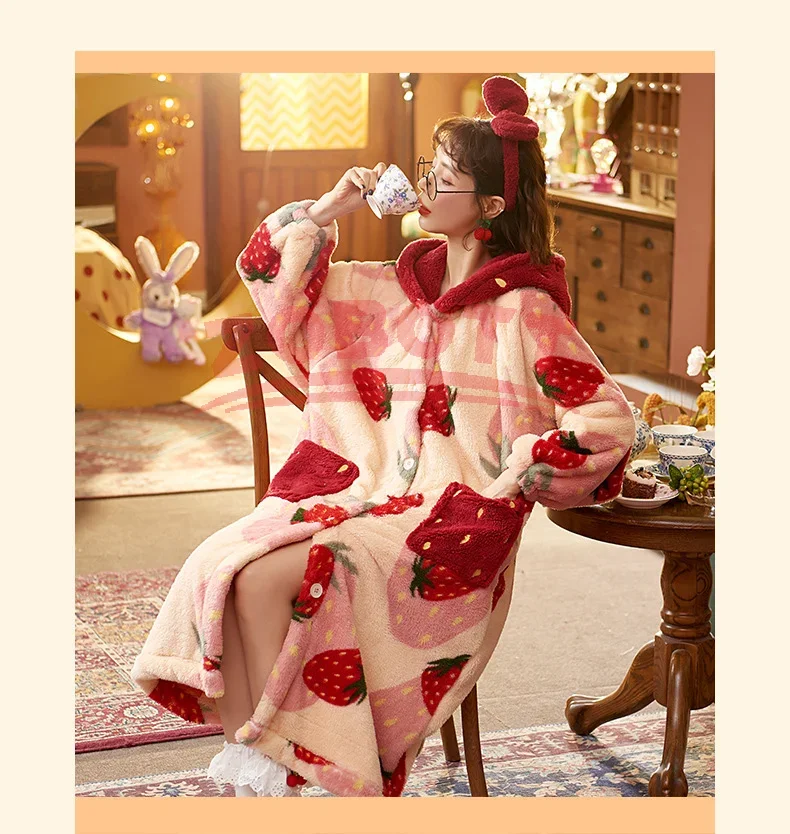 Pijamas de inverno para mulheres morango dos desenhos animados com capuz longo robe jaqueta bonito casa wear pijamas kawaii flanela roupão quente