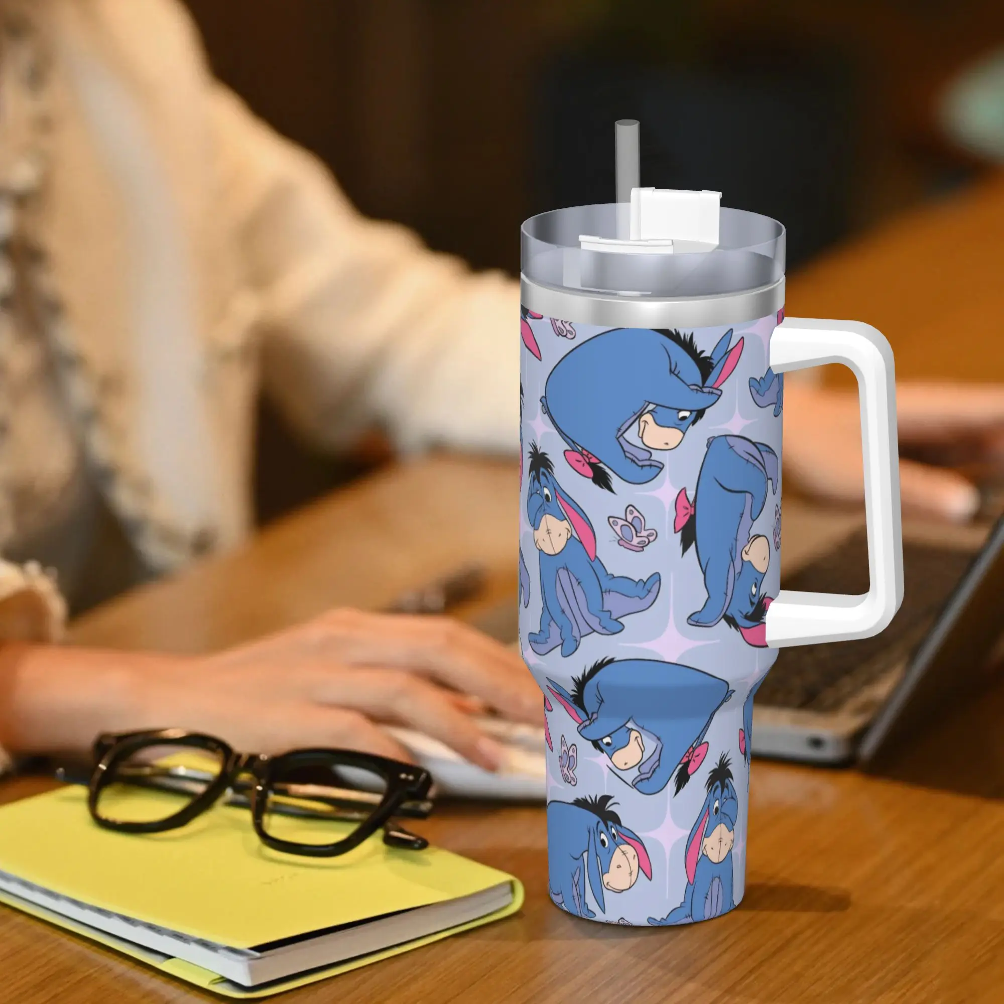 Winnie The Poohs Bicchiere in acciaio inossidabile Tazza da caffè da campeggio con cannucce e coperchio Tazze per auto da 40 once Bottiglia di acqua calda e fredda