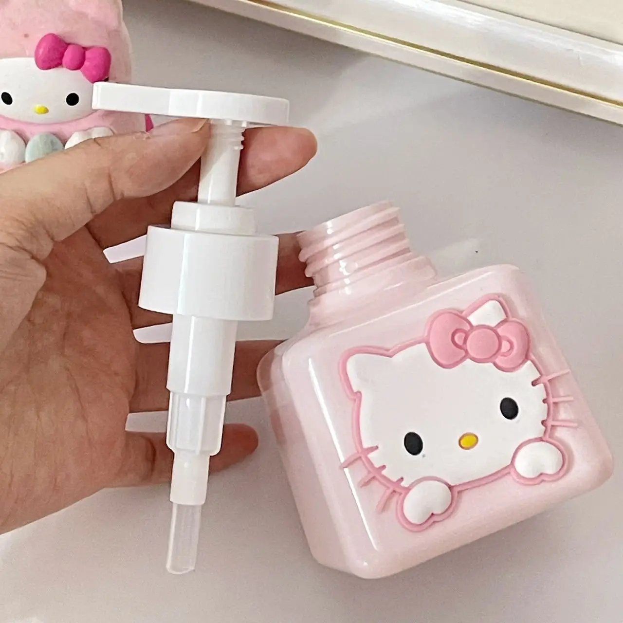 Kawaii الوردي كيتي زجاجة لطيف زجاجة معقّمة لليدين الديكور الديكور تقسيم المعبأة في زجاجات المحمولة زجاجة هلام الاستحمام بالجملة
