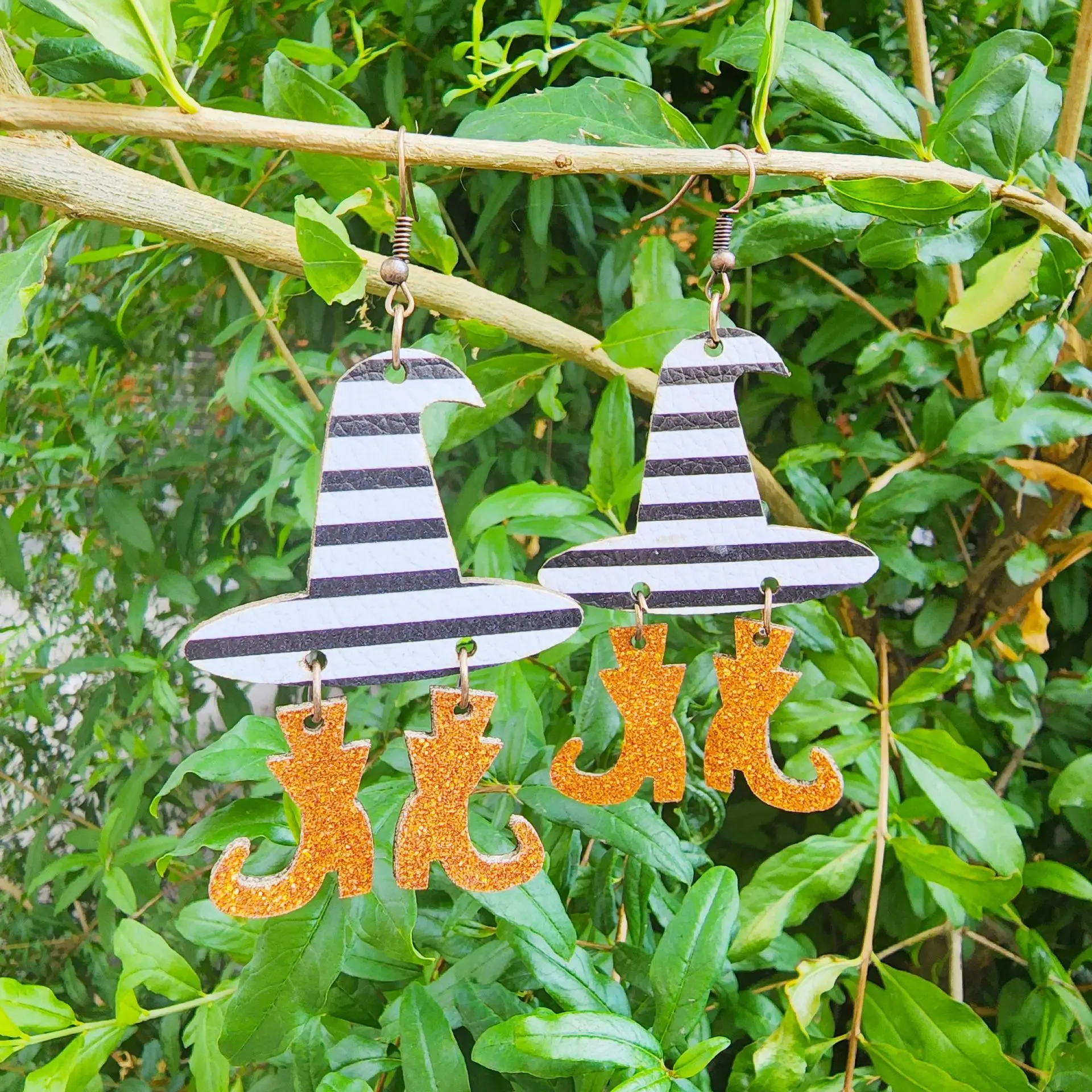 4.5*8.5 Cm Whimsical Faux Leather Witch Hat and Legs Dangle Earrings for Halloween - Glitter Halloween Striped Witch Hat Earring