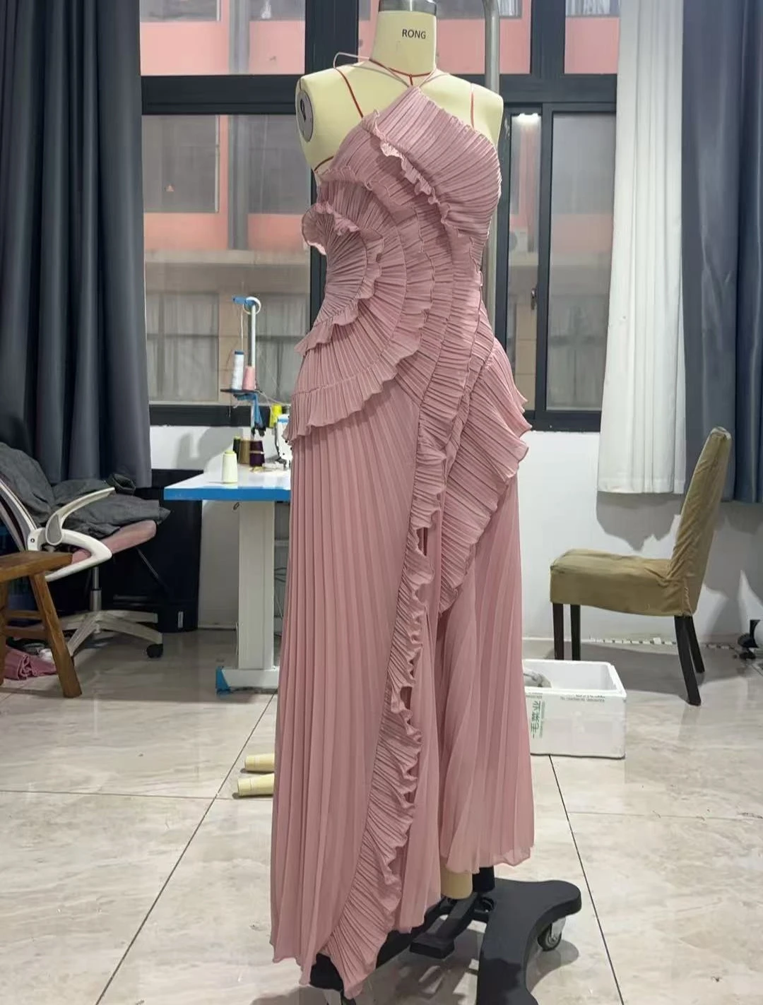 Рисунок 5 - Длинное платье для женщин