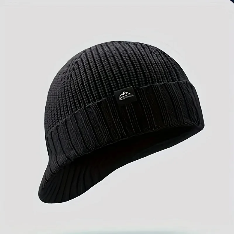 قبعة خارجية دافئة مقاومة للرياح مع حماية للأذن وتصميم مقاوم للبرد