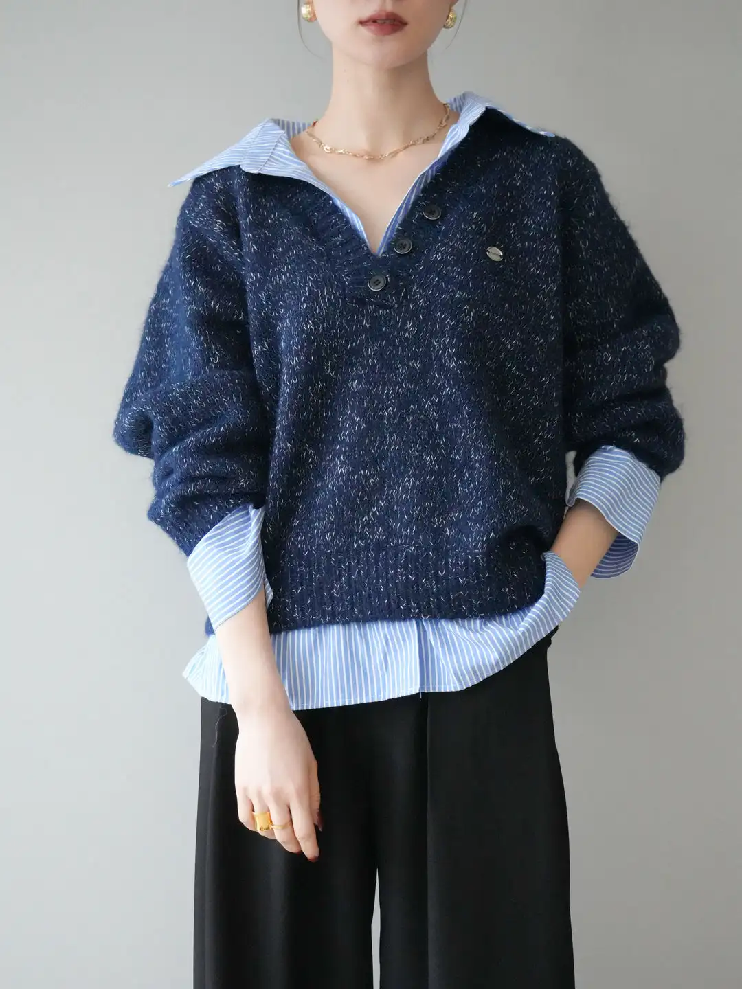 เสื้อถักสไตล์เกาหลีญี่ปุ่นลายทางต่อผ้าสำหรับผู้หญิง ทรงหลวม ใส่ได้ทั้งฤดูใบไม้ผลิและฤดูใบไม้ร่วง แขนยาว ระบายอากาศได้ดี