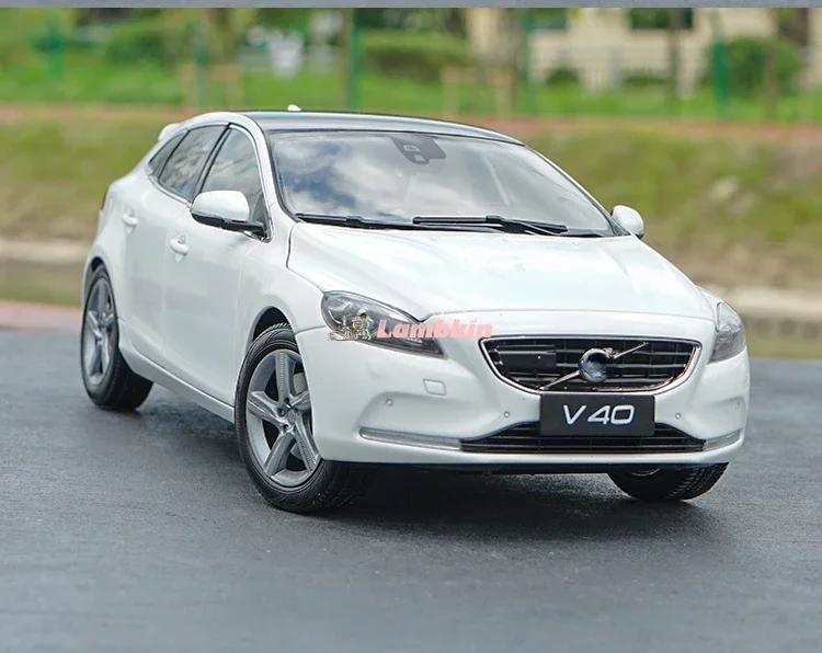 Model Decoration 1:18 For Original Volvo V40 Travel Edition Alloy Car Model