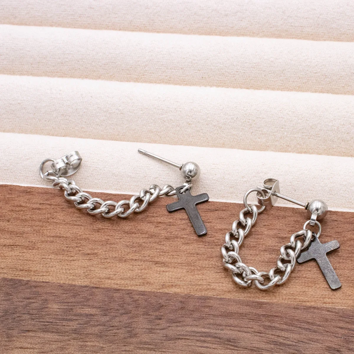 

Luxury Stainless Steel Cross Chain Stud Earrings Light for Men And Women Daily Party Wear Fashion Jewelry