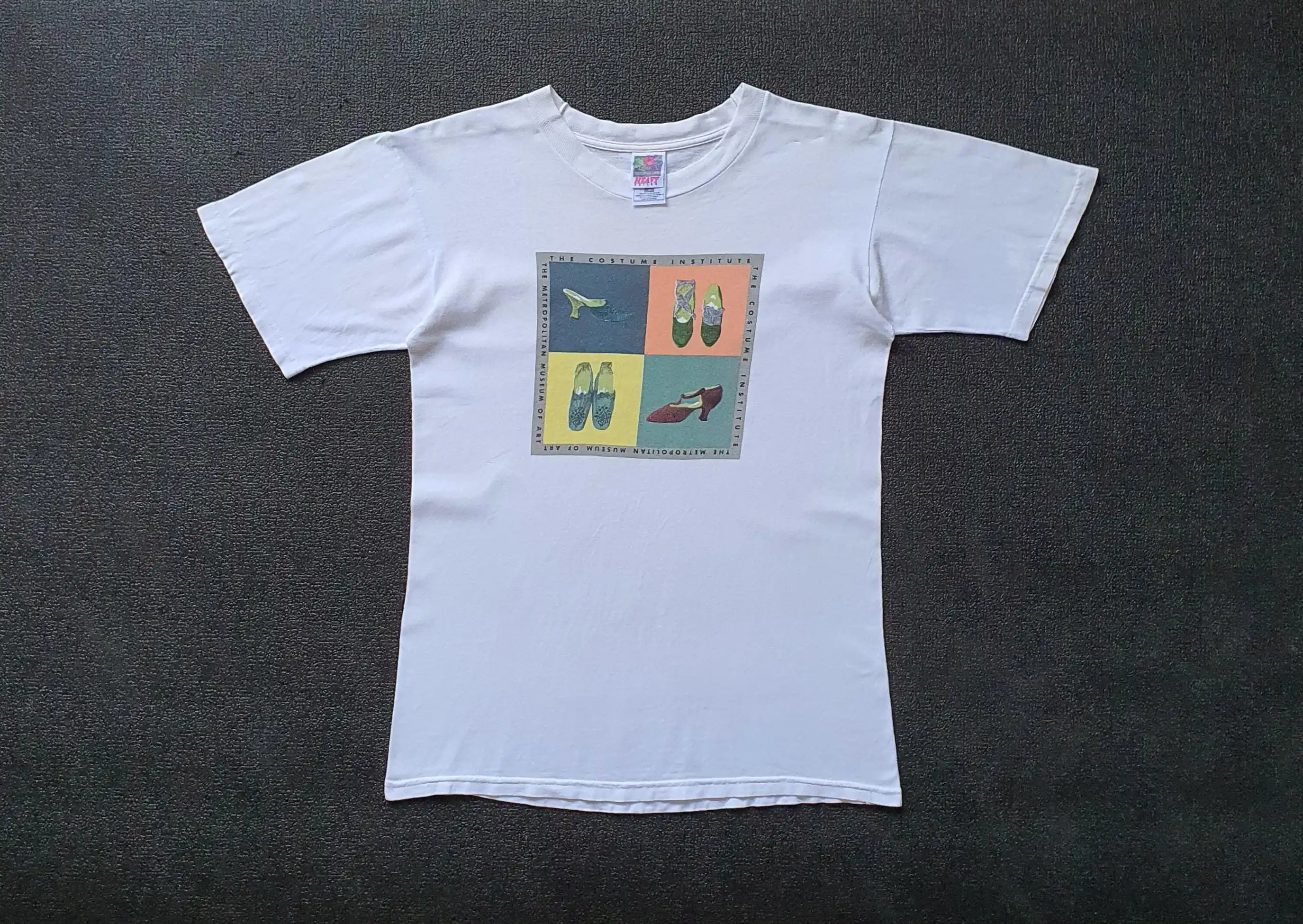 Vintage 90s Metropolitan Museo del Arte The Costume Institute camiseta tamaño pequeño 1990s Met New York Pop tee