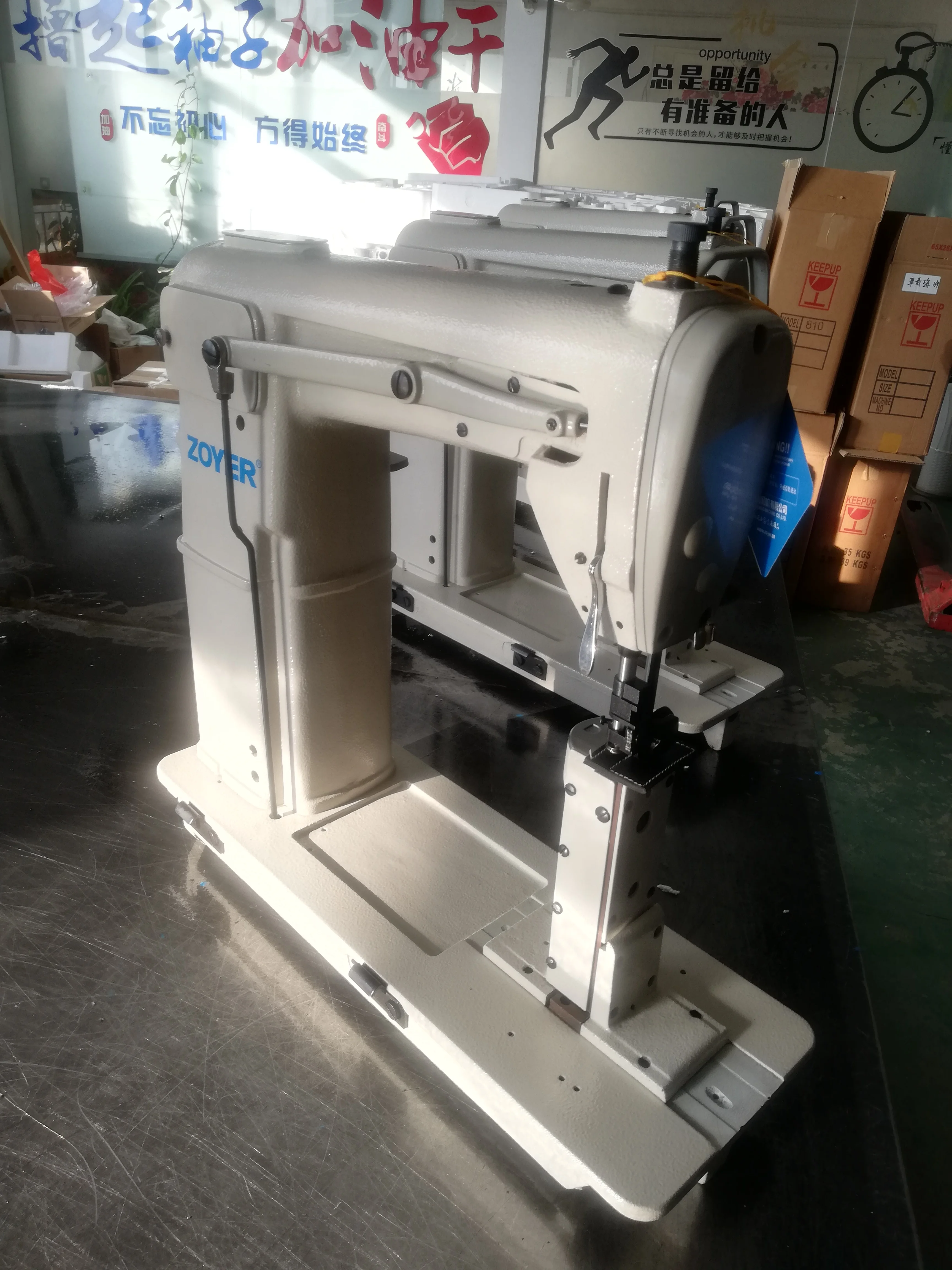 ماكينة خياطة ما بعد السرير ذات عجلة ذهبية ZY810 Zoyer ذات إبرة واحدة (ZY810)