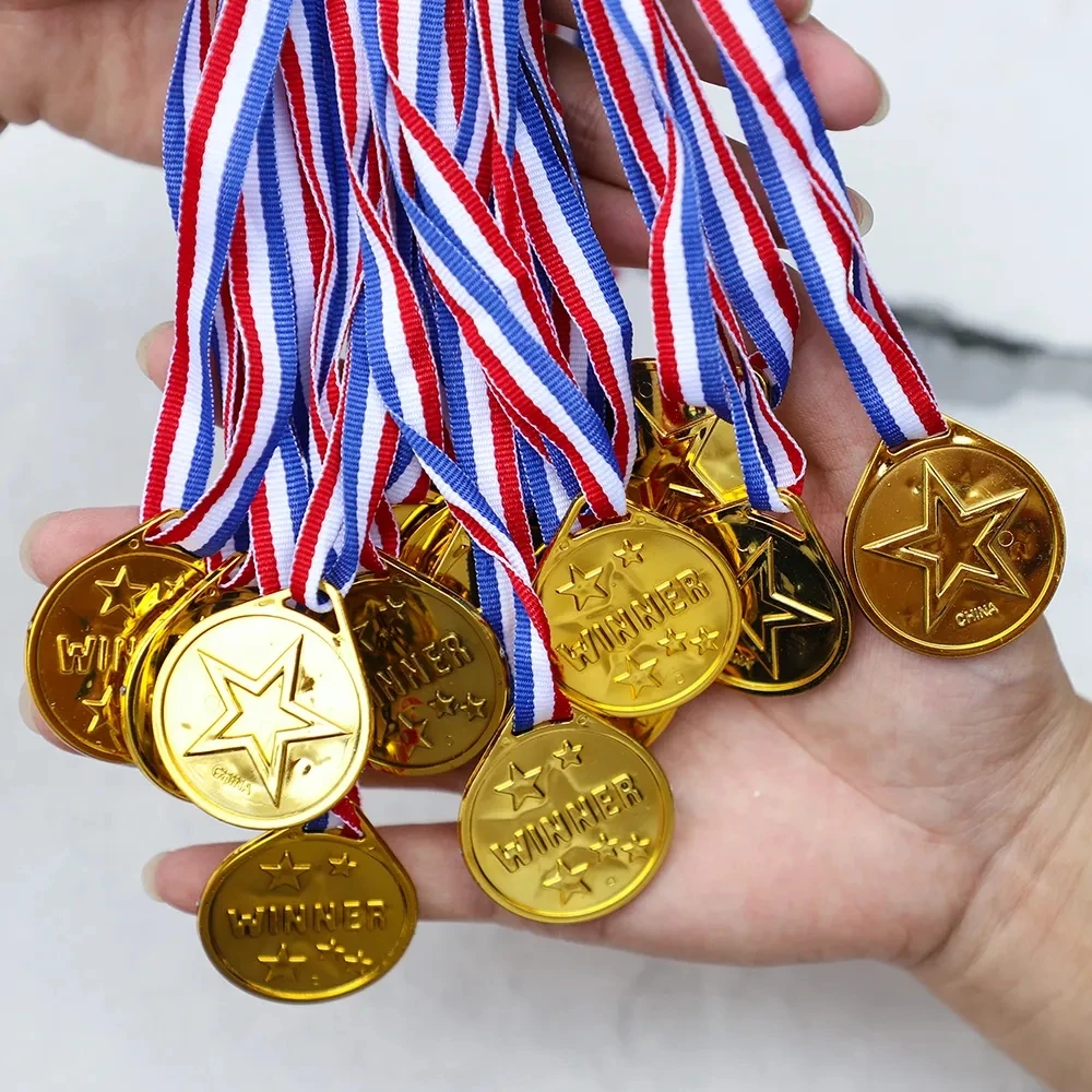 5Pcs Children\'s Gold Winners Medal Hanging Tag Toy Gold Game Medal Toys for Kid Birthday Party Favor Pinata Fillers supplies