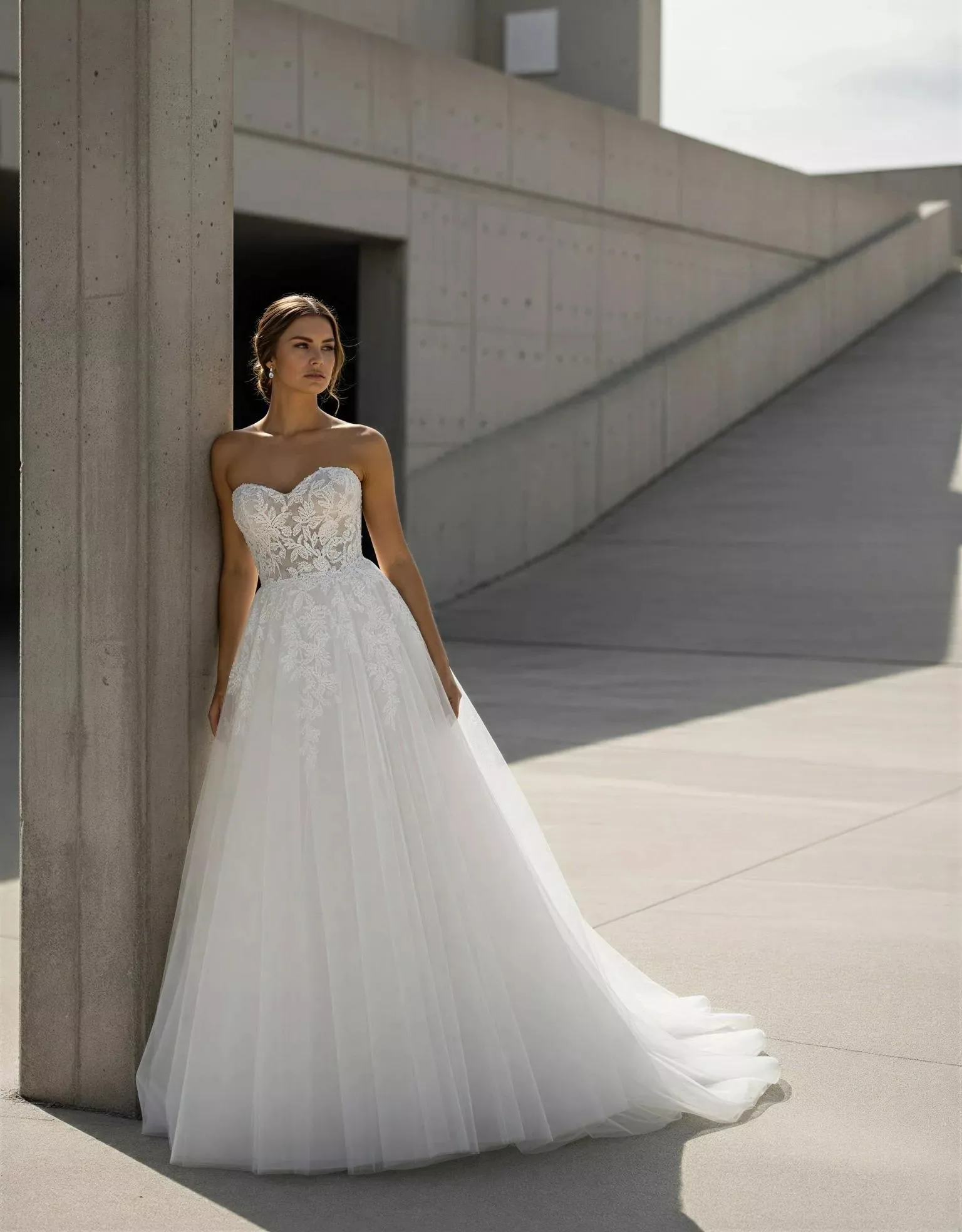 2026 Custom Ivory A-Line Wedding Dress Strapless Floral Lace Zip Back Floor-Length Evening Dress Vestidos de Noiva