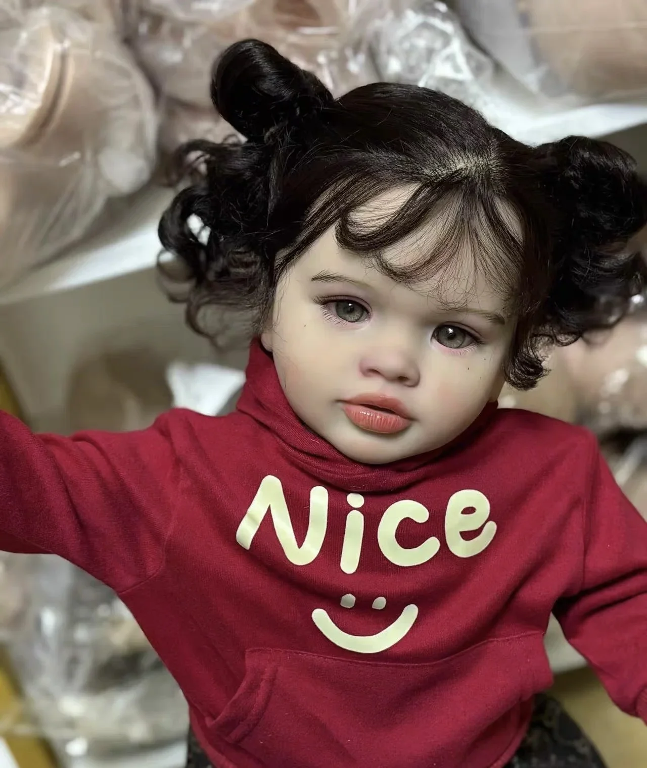 عرض St.Store قابل للتخصيص مقاس 26 بوصة من Reborn Baby Pippa مع شعر مجعد متجذر يدويًا مع دمية ذات فستان مختلف