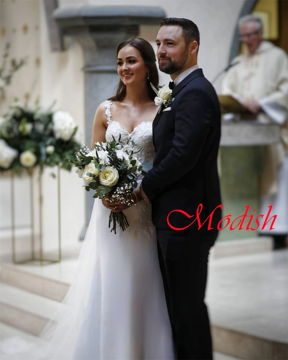 맞춤형 화이트 저지 웨딩 드레스 절묘한 Strapless 스파게티 스트랩 민소매 신부 가운 채플 트레인 백리스 드레스