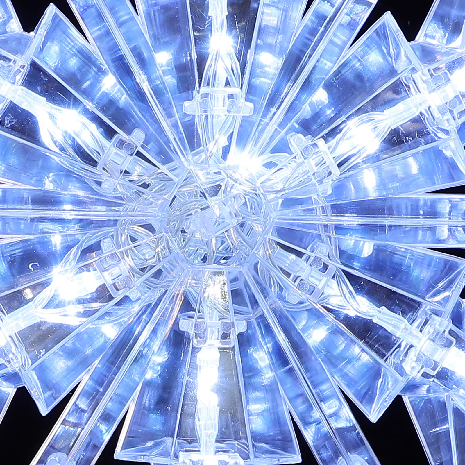 

Christmas Tree Topper Lighted Snowflake Style Luminous Xmas Treetop Ornament for Christmas Party Supplies Plastic Tree