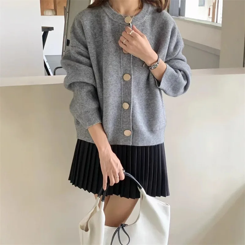 

2025 autumn and winter women's loose casual single breasted knitted sweater cardigan top