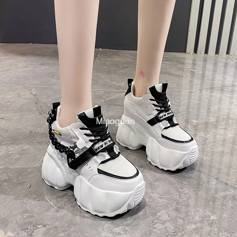 Sneakers Chunky a catena da donna bianco nero moda 10CM di spessore suola Casual da donna scarpe vulcanizzate Sport High Platform donna autunno