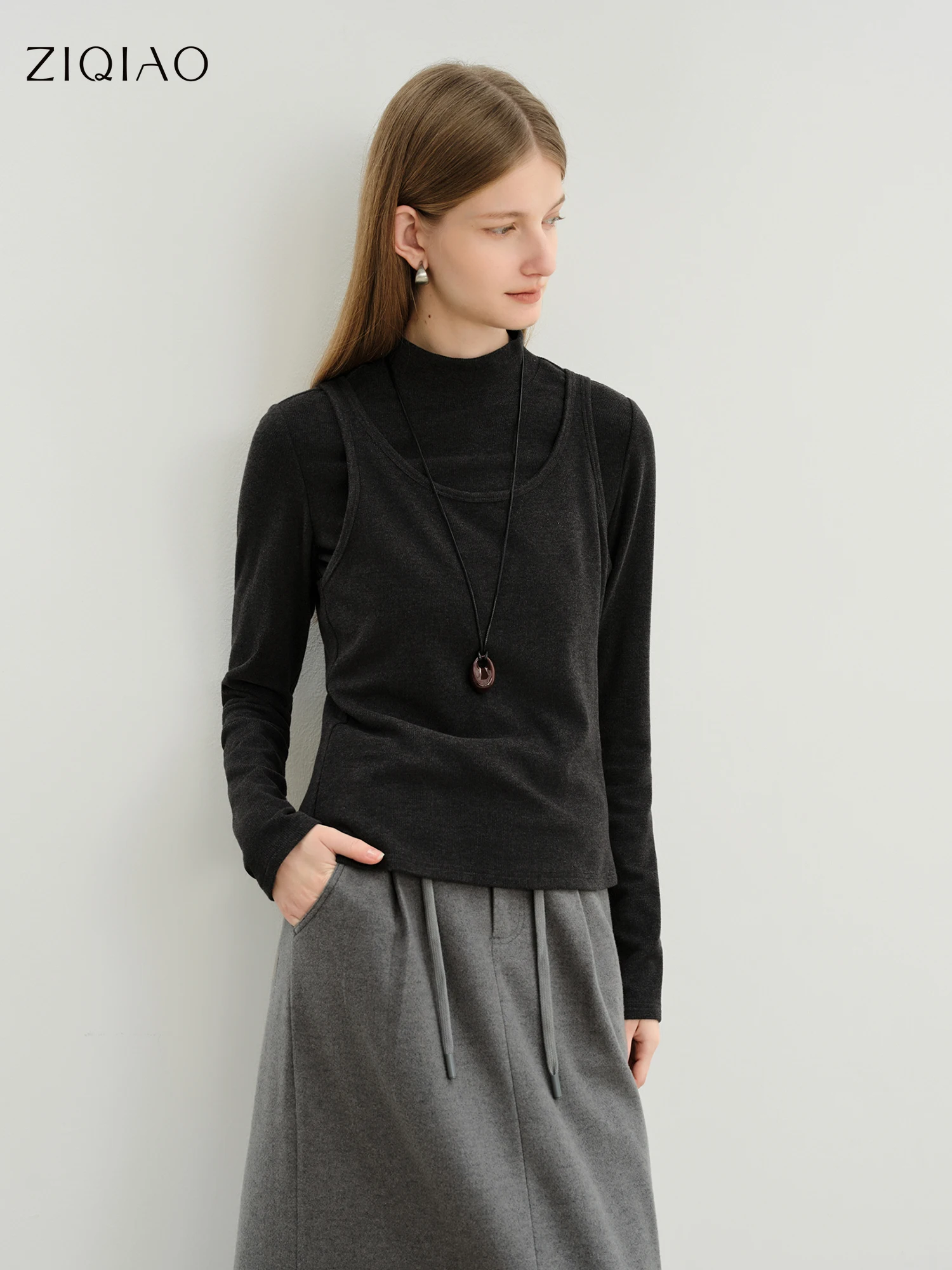 

ZIQIAO 2025 Осенне-зимний комплект женской трикотажной футболки из двух предметов — повседневный топ с уникальным дизайном для повседневной универсальной одежды