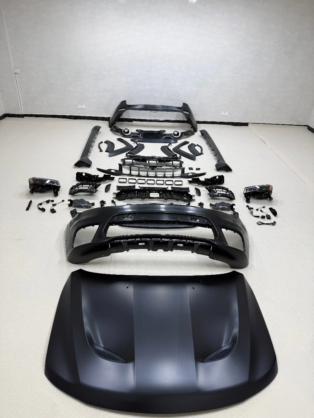 All-car kit for Grand Cherokee 2011-2023, upgraded to SRT8 style fender，body kit