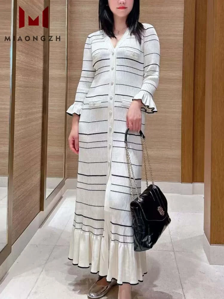 

2025 New Early Spring For Women Luxury Stripes Knit Dresses V Neck Long Sleeve Single Breasted Elegant Ladies Luxury Party Dress