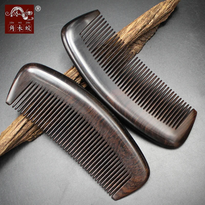 

Hornwood, ebony, and black sandalwood , solid wood fine-toothed Cantonese-style comb