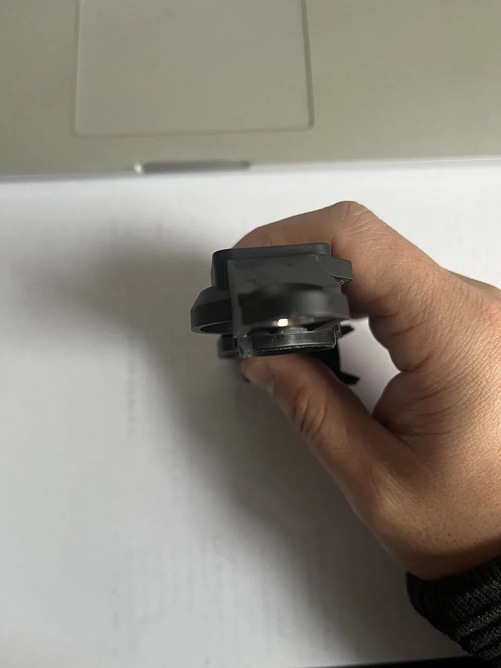 1Pcs Eccentric Shaft Sensor For BMW 1 3 Series X1 X3 Z4 E46 E90 E81 E82 E87 E88 316i 318i 320i OE No.:11377527016,S119564001Z