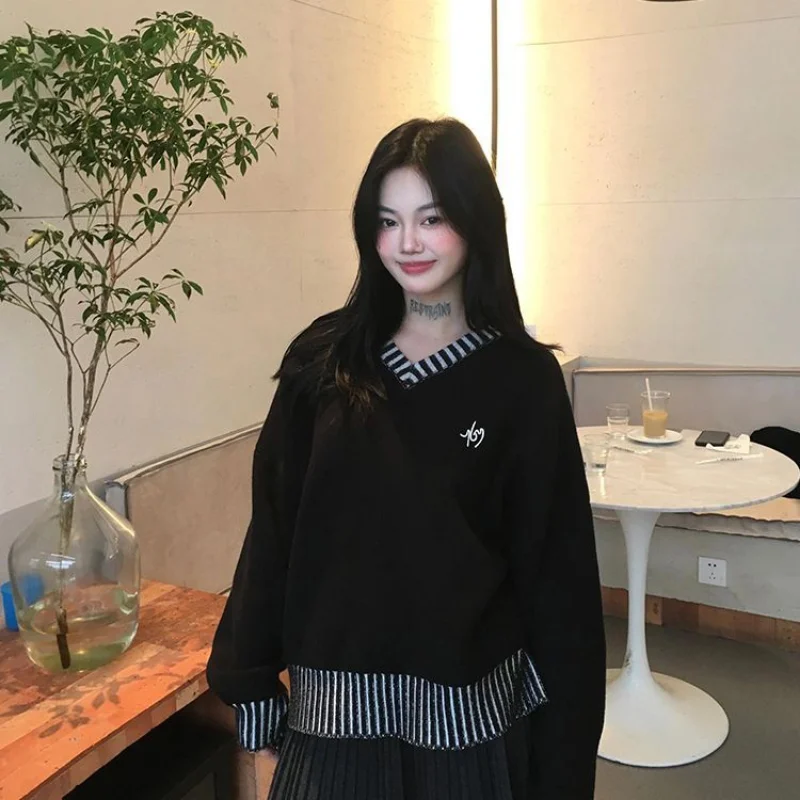 

Design Stripe Patchwork Fake Two Pieces Long Sleeve Knit Sweater Women Winter Loose Lazy V Neck Pullover