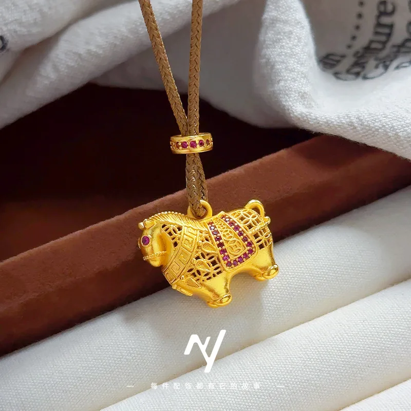 

Real 24k Gold 9999 Ancient Gold Hollow Filament Point Drilling Small Fat Horse Zodiac Pendant Immediately Rich Sweater Necklace