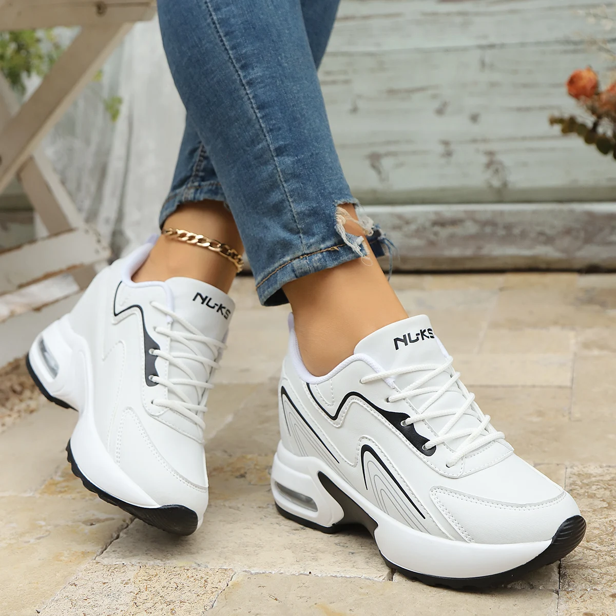 

Air Cushion height increase Shoe woman breathable lightweight lace ups female Nonslip New style white black sports casual shoes