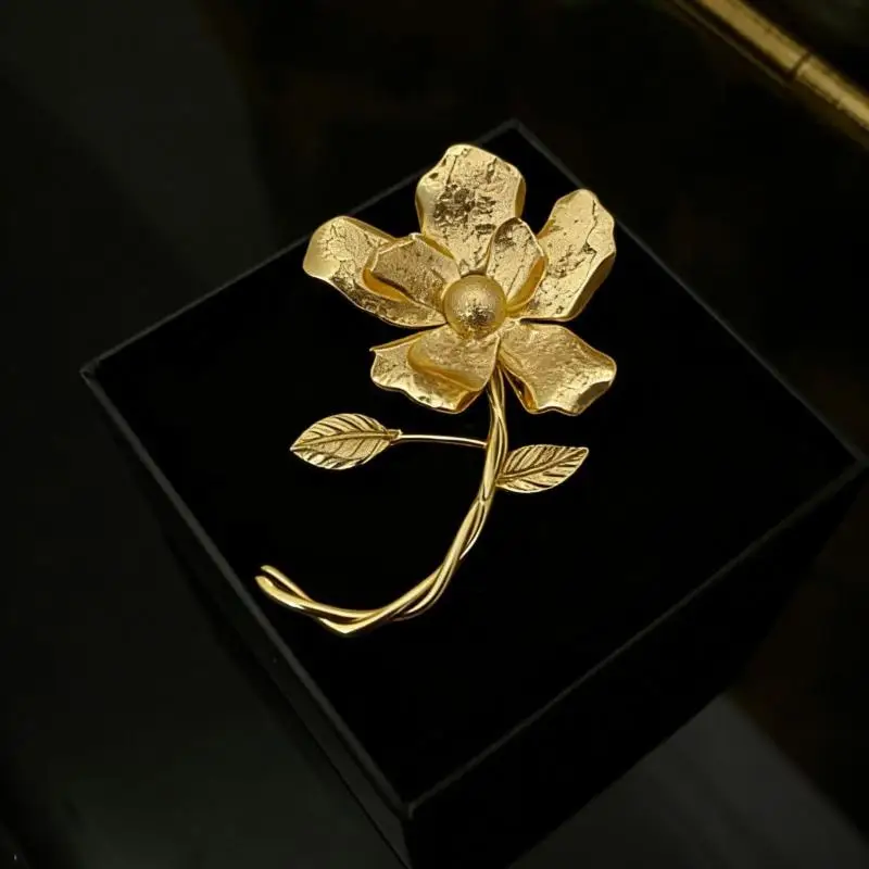 Hot Sale Vintage Gold Tone Oversized Brooch Bird High Heel Flower Statement Lapel Pin For Women Suit Coat Jewelry