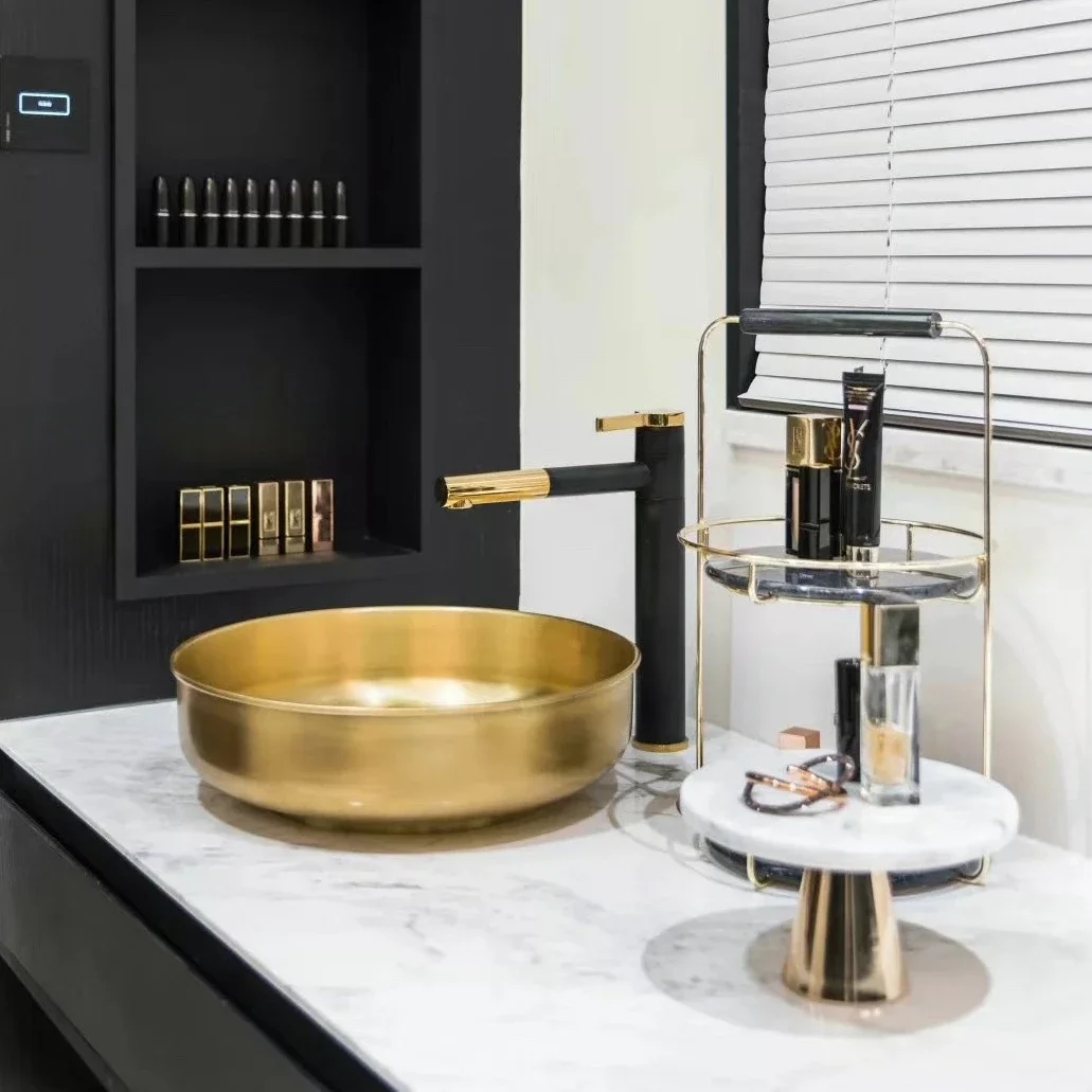 الحديثة WashBasin خلاط صنبور النحاس مقبض واحد الحمام الحنفيات قطب صنبور سطح الخيالة المنزلية الباردة الساخنة الحنفية