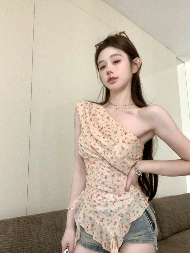 Women Trendy Sleeveless Floral Blouse with Irregular Cutout Detail Sexy Cute Slim Fit Streetwear