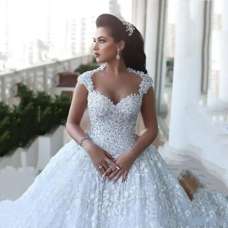 تخصيص الجمال كاب الأكمام يزين الدانتيل مطرز مسلم زائد حجم قطار الكاتدرائية Ballgown مفتوح الظهر فساتين الزفاف الزفاف