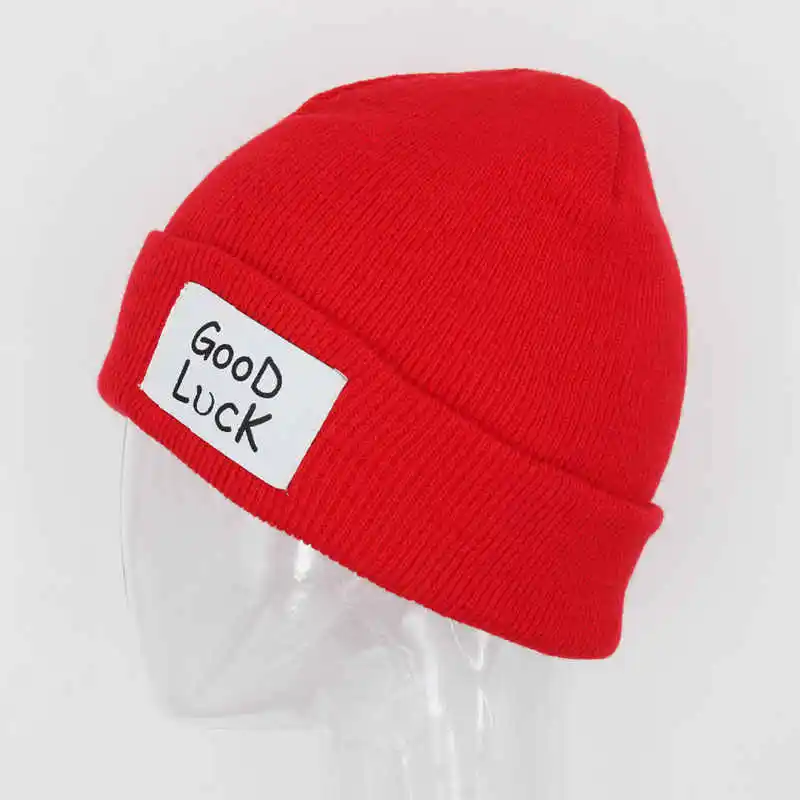 アニメアンデッドアンラック出雲 Fuuko 男性女性ニット帽子コスプレ漫画アクセサリーニットキャップヘッドギア毎日赤ウールキャップクリスマスギフト