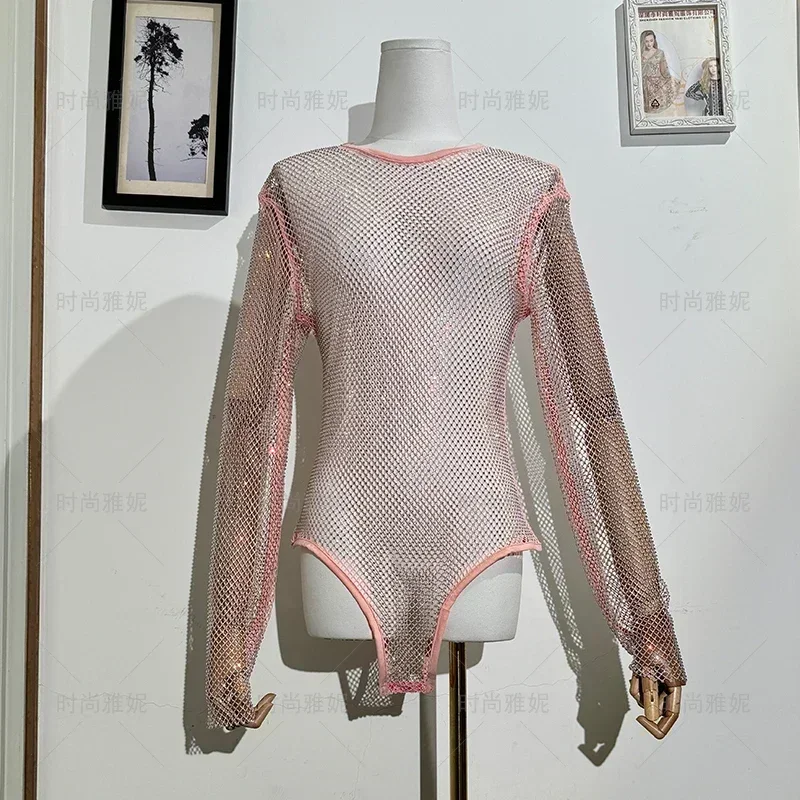 Moda sexy desempenho roupas malha oco macacão em torno do pescoço perspectiva manga longa camisa de fundo brilhante para mulher