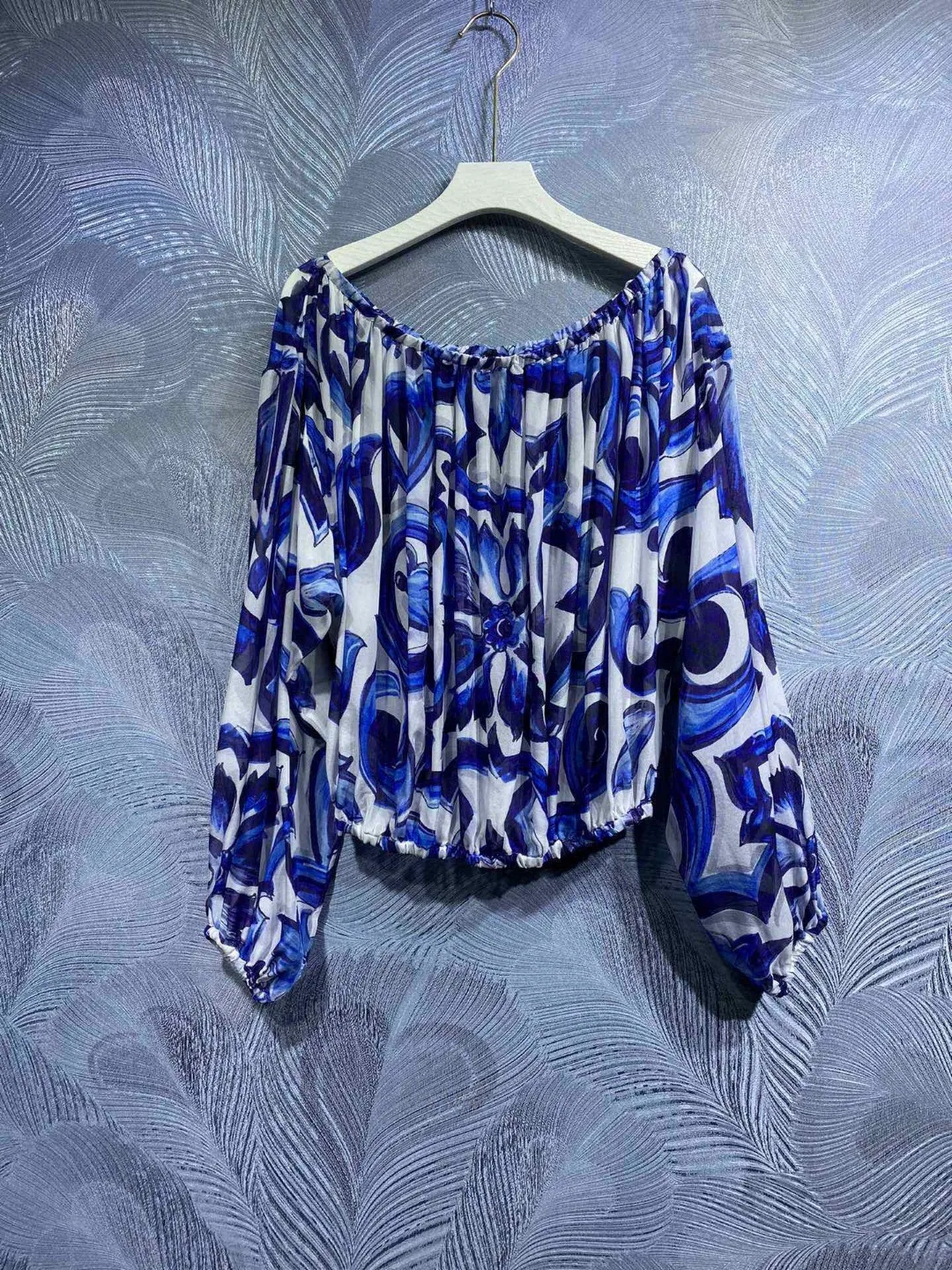 HIGH QUALITY  Luxury Women\'s Silk Off-Shoulder Blue&White Porcelain Print  Loose Blouse Runway Summer 2023