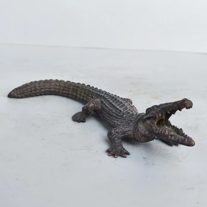 Copper casting crocodile ornament, tea ceremony, copper pet fragrance insertion, tea pet animal, copper ware handle piece