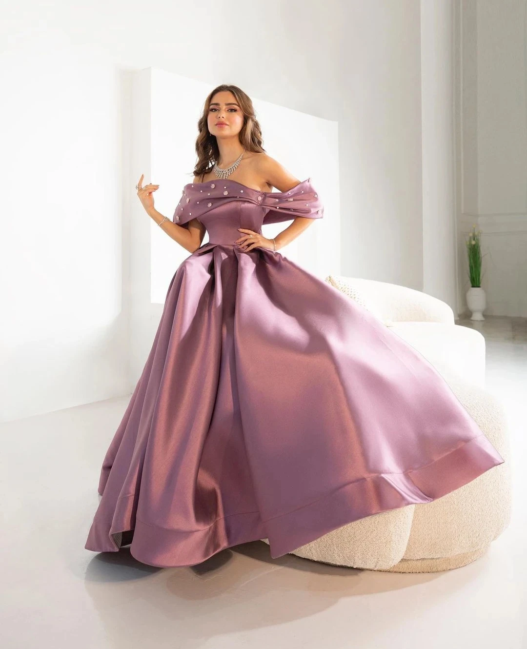 

Romantic Pink Satin Evening Dress Off Shoulder Appliques Simple Party Prom Gown 2024 Saudi Arabia For Women فساتين السهرة