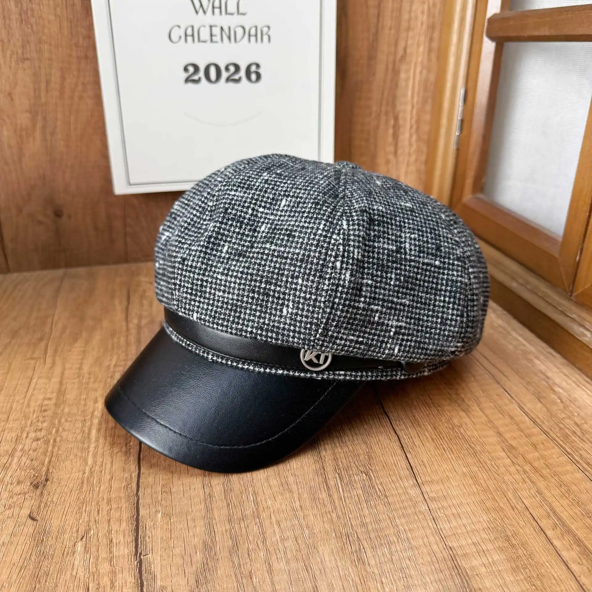 Women's Retro British Tweed Newsboy Cap With Hard Leather Brim And Metal Ring Decor For Casual Winter Outdoor Gear