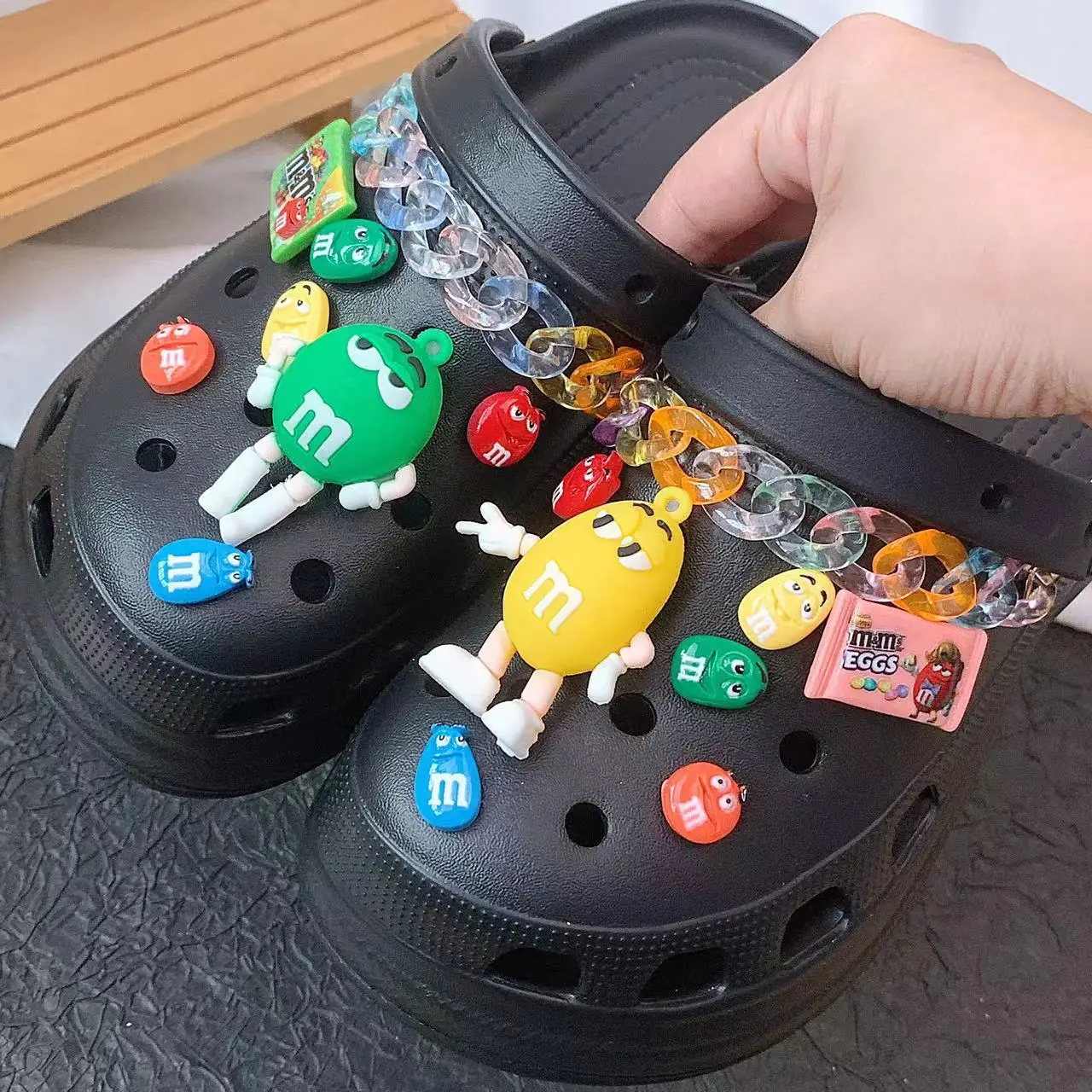 Fun Simulation Cartoon Chocolate M Beans Hole Shoe Charms Decorations Colorful Chain Shoes Buckle DIY 3D Hoe Shoe Accessories