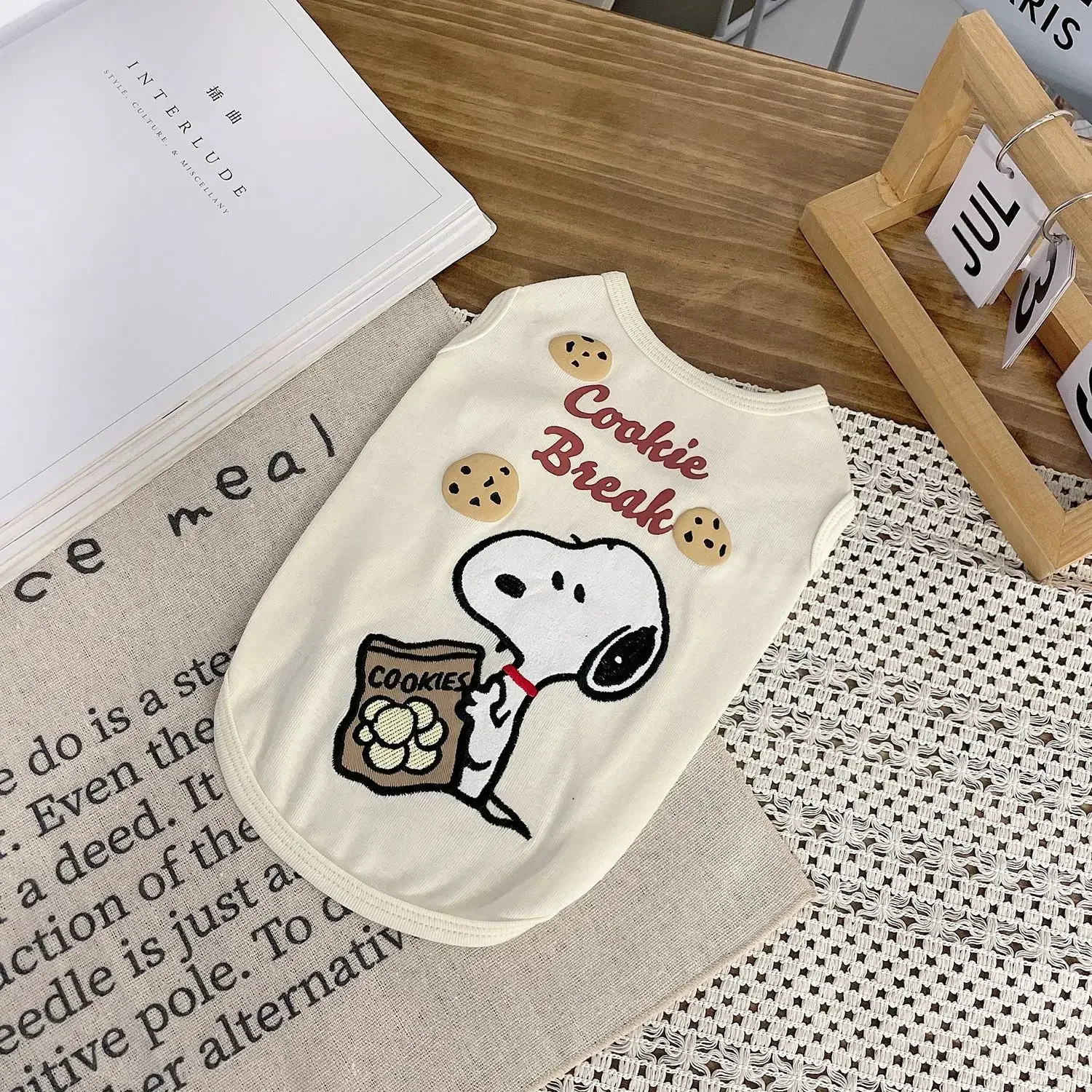 Snoopy Vestiti per animali domestici Gilet T-shirt estiva per cani Manica corta Vestiti per cani Gilet per animali Biscotto Cucciolo