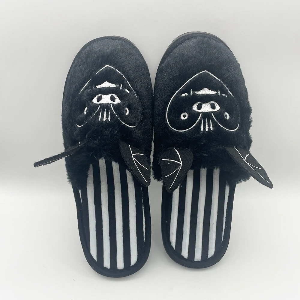 Zapatillas de felpa de murciélago de Halloween de vaca Highland para hombres y mujeres, pantuflas de Casa suaves y cálidas para interiores, zapatos